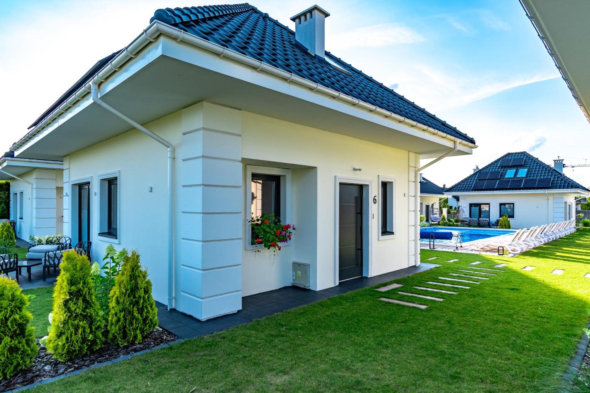 Family Resort Ustka - Domki Dwupoziomowe Z Basenem Exterior foto